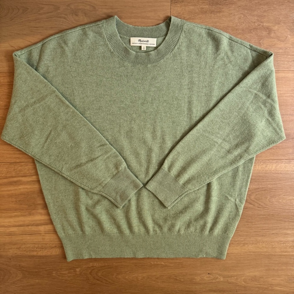 Madewell (Re)sponsible Cashmere Oversized Crewneck Sweater in Heather Artichoke